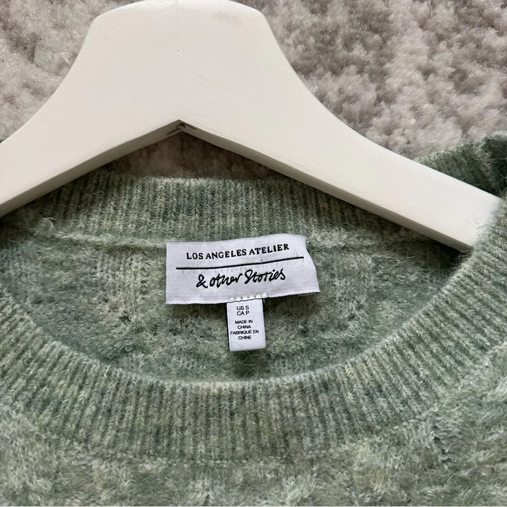 & other stories mint pistachio green ruffle wrist crop sweater - Picture 3 of 3